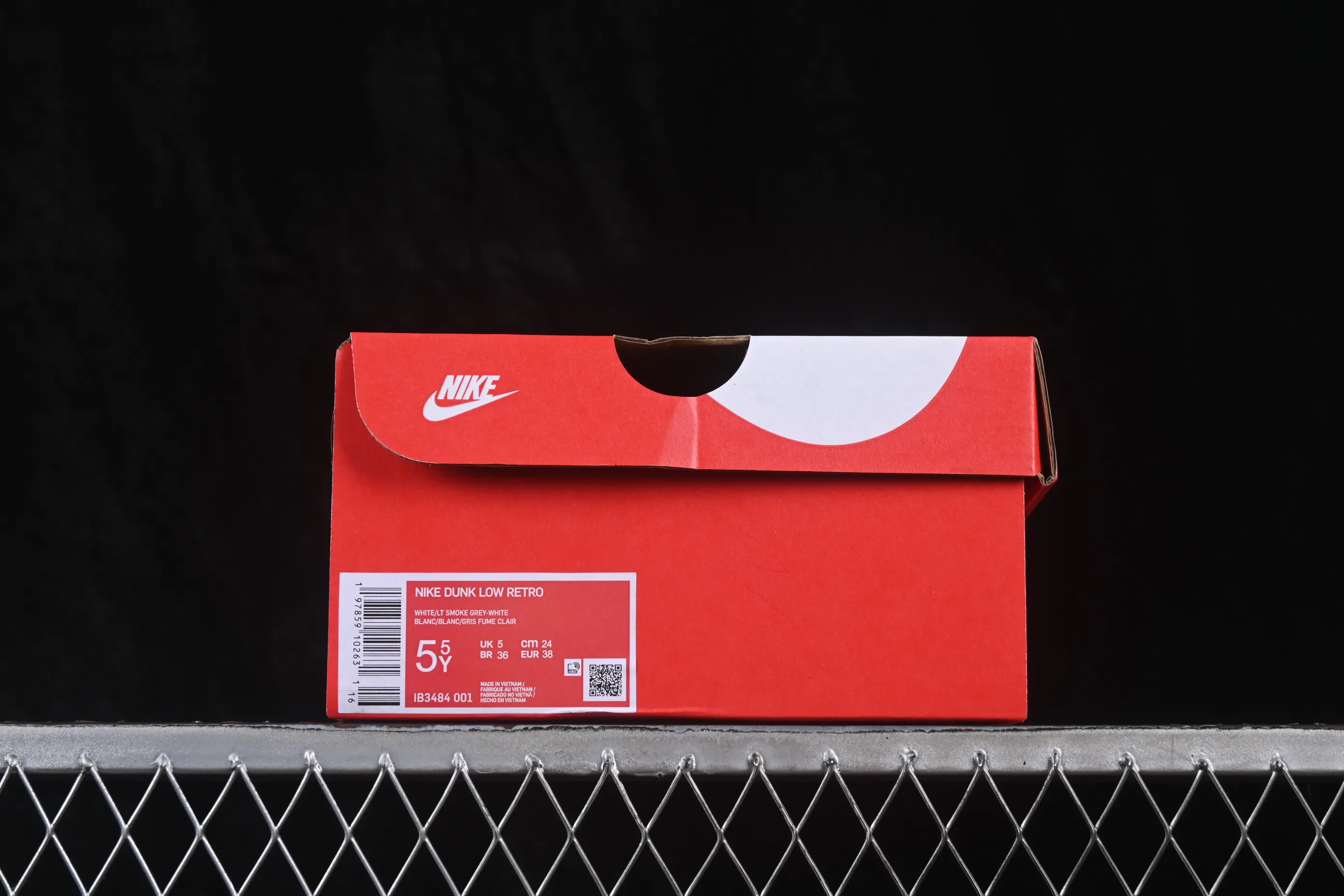 All categories Nk SB Dunk series Nk SB Dunk Low low-top sneakers Nike SB Dunk Low white, gray and pink color matching low-top casual sneakers IB3484-001